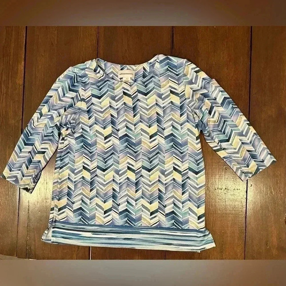 Like New Alfred Dunner Chevron Top with 3/4 Sleeves Size Small - Picture 2 of 3